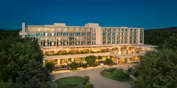 Dovolená na ostrově Krk: 3* hotel kousek od pláže, strava i 2 děti do 9,99 let zdarma