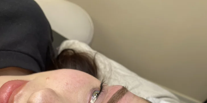 Dopřejte si péči: laminace či pudrové obočí, lash lifting i čištění pleti