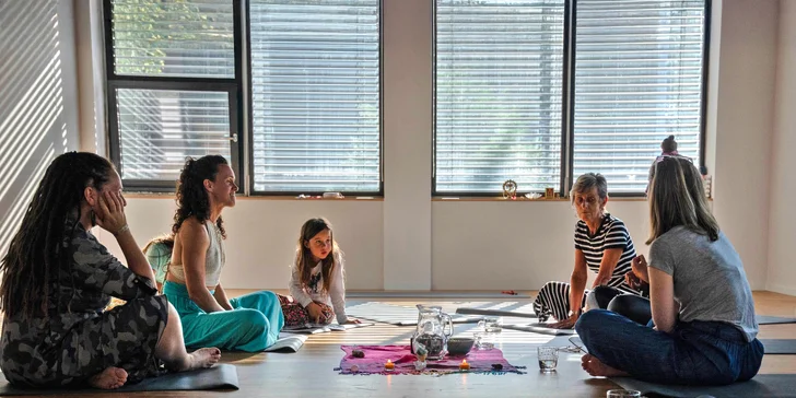 Zpomalení, uvolnění a správné dýchání: lekce jógy pro uvolnění stresu, 1 až 10 lekcí