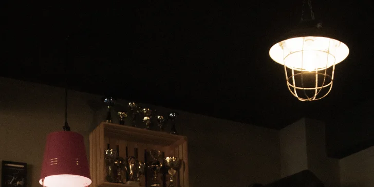 Streetfood menu v parku na Vítkově pro 2 osoby: burger, křídla, quesadilla i qurrito