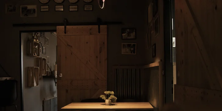 Streetfood menu v parku na Vítkově pro 2 osoby: burger, křídla, quesadilla i qurrito