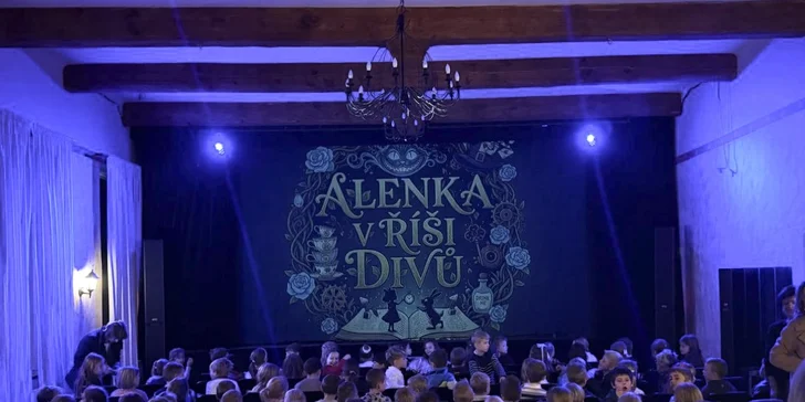 Vstupenka na divadelní představení Alenka v říši divů v černém divadle