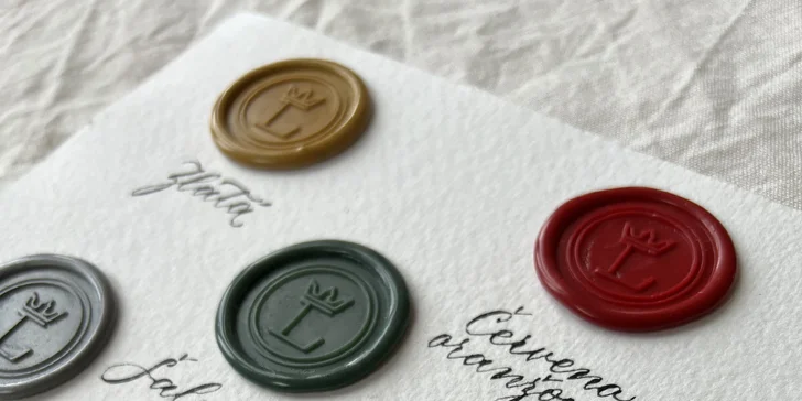 Kurz pečetění pro 1 až 3 osoby: různé techniky a barvy vosků, odnesete si pečetě i visačky či dopisní papír