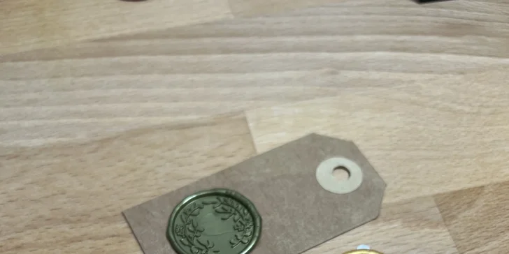 Kurz pečetění pro 1 až 3 osoby: různé techniky a barvy vosků, odnesete si pečetě i visačky či dopisní papír