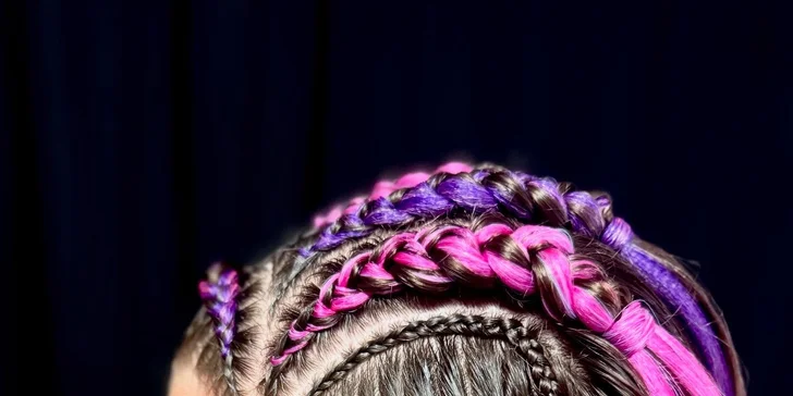 Boxerské copy i s kanekalonem, účes Rumi nebo prodloužení vlasů