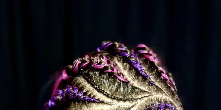 Boxerské copy i s kanekalonem, účes Rumi nebo prodloužení vlasů