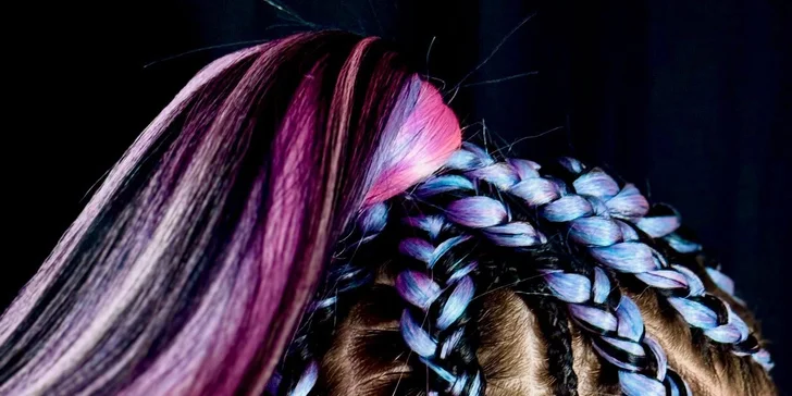 Boxerské copy i s kanekalonem, účes Rumi nebo prodloužení vlasů