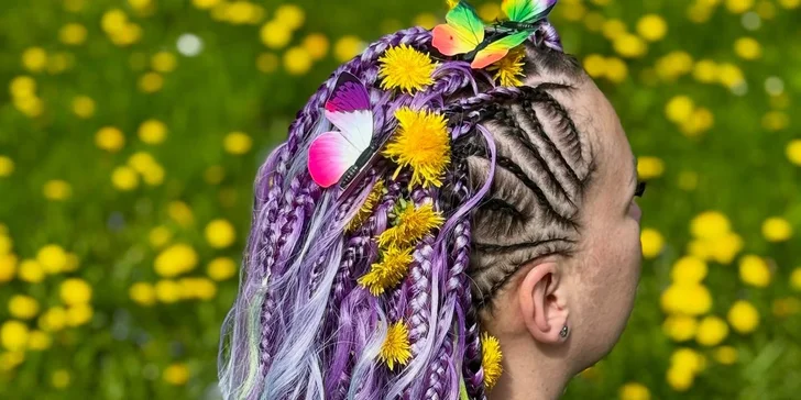 Boxerské copy i s kanekalonem, účes Rumi nebo prodloužení vlasů