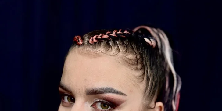 Boxerské copy i s kanekalonem, účes Rumi nebo prodloužení vlasů