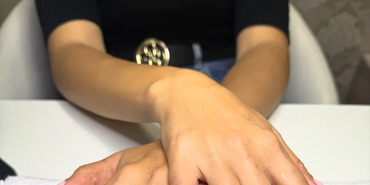 Manikúra dle výběru i s parafínovým zábalem: klasika, P-shine či gel lak