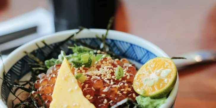 Speciální kurz přípravy sushi a poke bowls pro 1 nebo 2 osoby