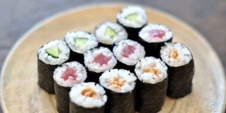 Speciální kurz přípravy sushi a poke bowls pro 1 nebo 2 osoby