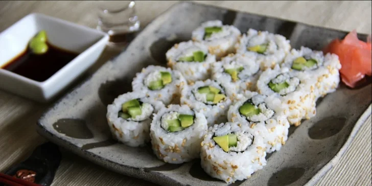 Speciální kurz přípravy sushi a poke bowls pro 1 nebo 2 osoby