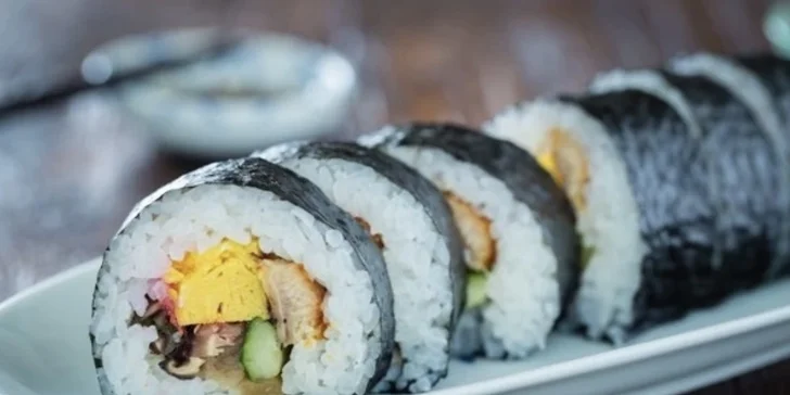 Speciální kurz přípravy sushi a poke bowls pro 1 nebo 2 osoby