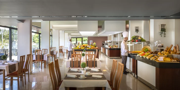 Dovolená na chorvatském Krku: 3* hotel u pláže, snídaně i polopenze plus, animace