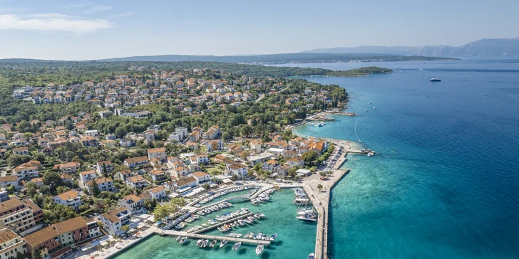 Dovolená na chorvatském Krku: 3* hotel u pláže, snídaně i polopenze plus, animace