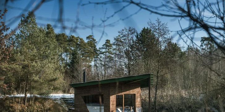 Netradiční ubytování v jižních Čechách: domečky na vodní hladině, odpočinek i rybolov