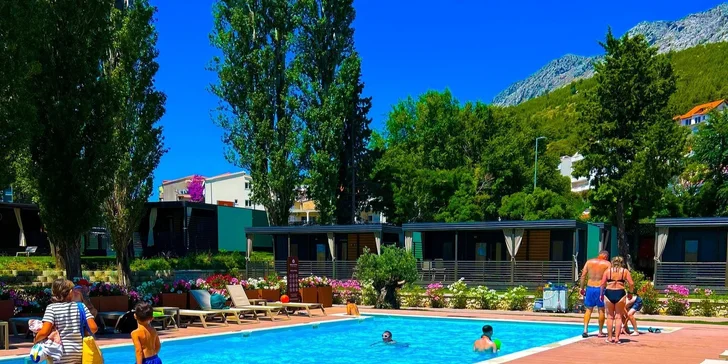 Dovolená v mobilních domcích v Omiši: pláž i venkovní bazén