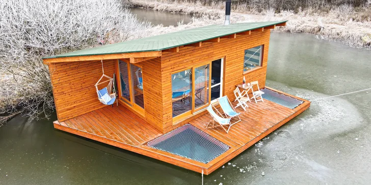 Netradiční ubytování v jižních Čechách: domečky na vodní hladině, odpočinek i rybolov