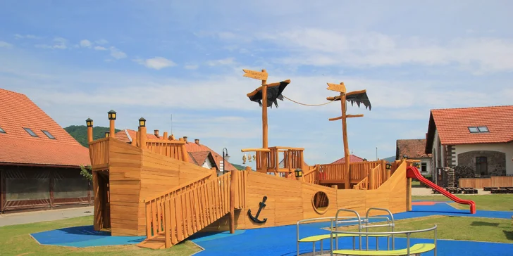 Pobyt v resortu Masarykov dvor na Podpoľaní: strava i wellness a slevy na atrakce