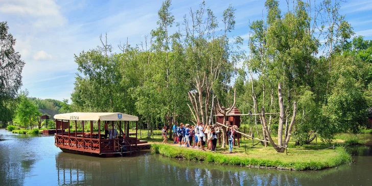 Parádní resort 13 km od Baltu: snídaně, wellness, zoo i koně, vlastní jezero, festival a mnoho dalšího