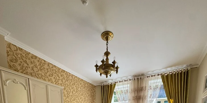 Romantika ve Varech: láhev prosecca na pokoji, možnost 3chodové večeře i snídaně do postele