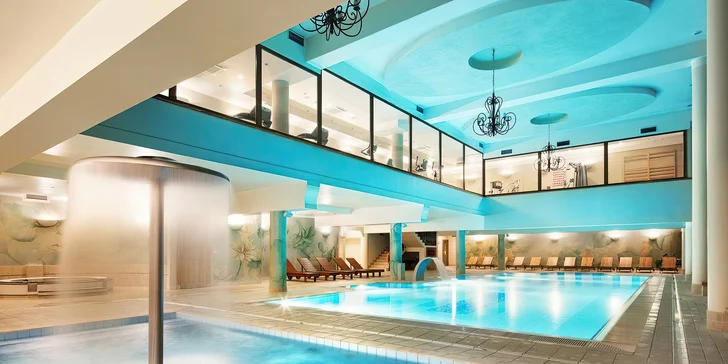 Parádní resort 13 km od Baltu: snídaně, wellness, zoo i koně, vlastní jezero, festival a mnoho dalšího