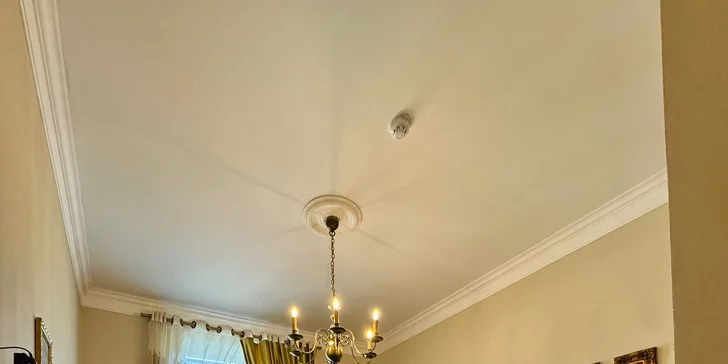 Romantika ve Varech: láhev prosecca na pokoji, možnost 3chodové večeře i snídaně do postele