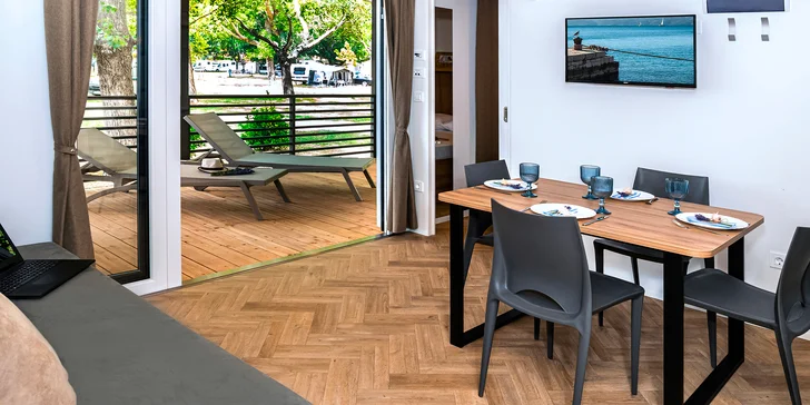 Dovolená v mobilních domcích v Omiši: pláž i venkovní bazén