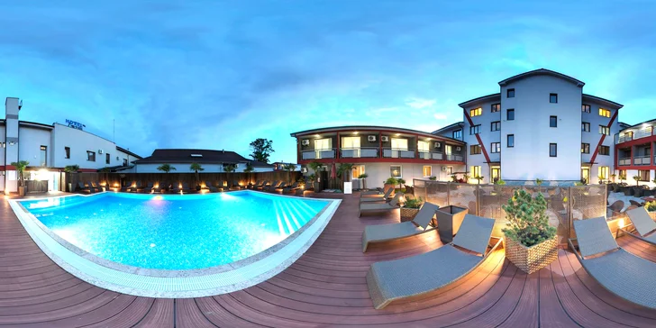 Sluneční jezera: 4* hotel s polopenzí a wellness i celodenním vstupem do aquaparku