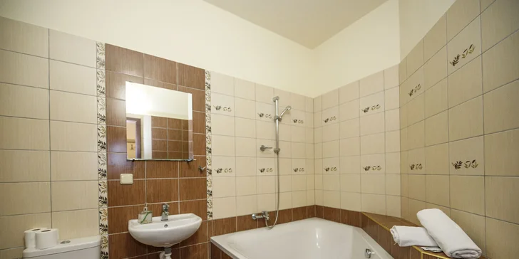 Za romantikou a relaxem: pobyt v resortu Vigvam s polopenzí, wellness i vinnou degustací