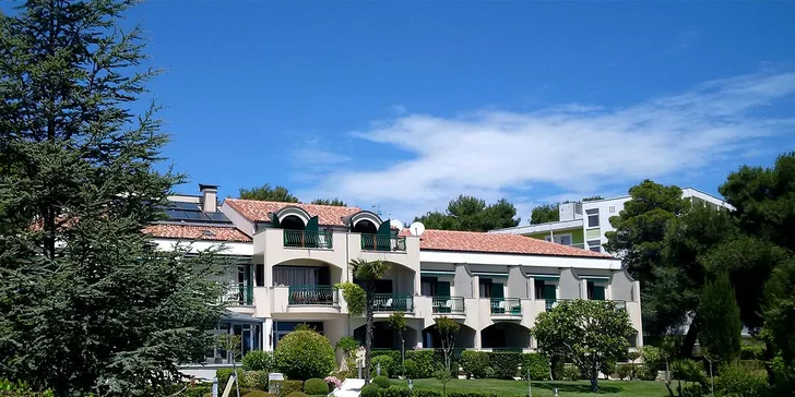 Vodice: dovolenkový pobyt ve 4* hotelu u pláže se stravou a venkovním bazénem