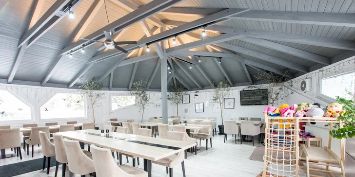 Poznejte Košice: pokoje v moderním stylu, restaurace s terasou, minigolf i dětské hřiště