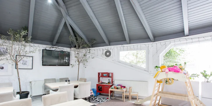 Poznejte Košice: pokoje v moderním stylu, restaurace s terasou, minigolf i dětské hřiště