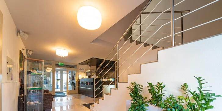 Poznejte Košice: pokoje v moderním stylu, restaurace s terasou, minigolf i dětské hřiště