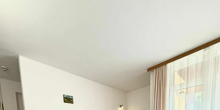 Apartmány v Dolním Smokovci se snídaní, sýrovým talířem a lahví vína