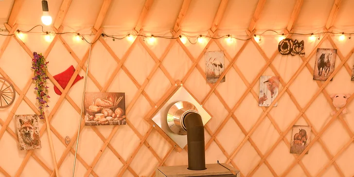 Jurta v Toulavě: areál statku uprostřed přírody a vyžití pro děti