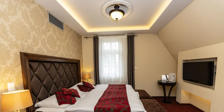 Pobyt ve 4* hotelu ve Varech: skvělé jídlo, masáž, wellness i vlastní kinosál