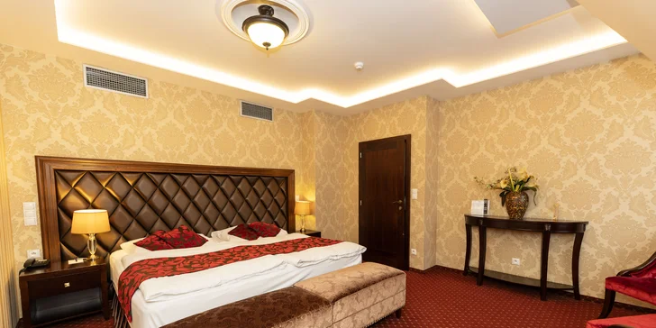 Pobyt ve 4* hotelu ve Varech: skvělé jídlo, masáž, wellness i vlastní kinosál