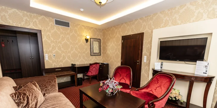 Pobyt ve 4* hotelu ve Varech: skvělé jídlo, masáž, wellness i vlastní kinosál