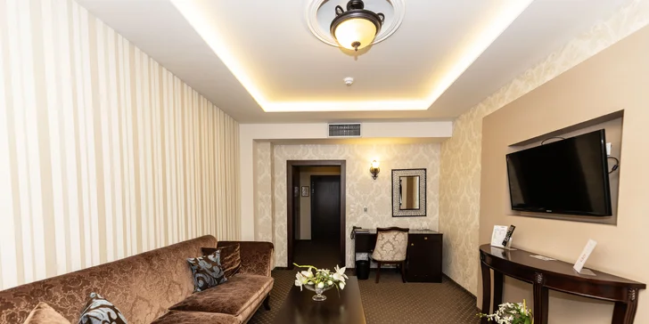 Pobyt ve 4* hotelu ve Varech: skvělé jídlo, masáž, wellness i vlastní kinosál