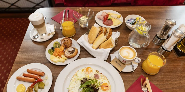 Pobyt ve 4* hotelu ve Varech: skvělé jídlo, masáž, wellness i vlastní kinosál