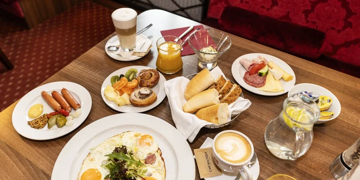 Pobyt ve 4* hotelu ve Varech: skvělé jídlo, masáž, wellness i vlastní kinosál