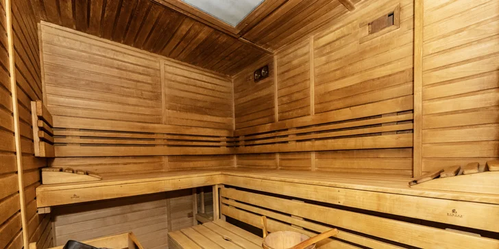 Pobyt ve 4* hotelu ve Varech: skvělé jídlo, masáž, wellness i vlastní kinosál