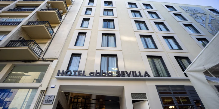 Moderní 4* hotel v centru španělské Sevilly se snídaní a bazénem