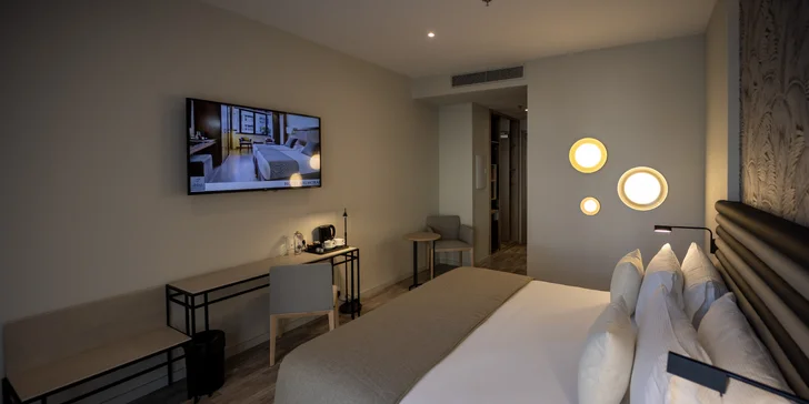 Moderní 4* hotel v centru španělské Sevilly se snídaní a bazénem