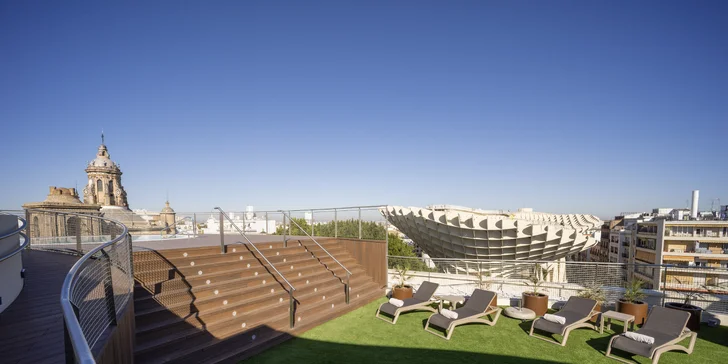 Moderní 4* hotel v centru španělské Sevilly se snídaní a bazénem