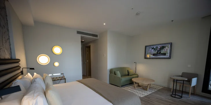 Moderní 4* hotel v centru španělské Sevilly se snídaní a bazénem