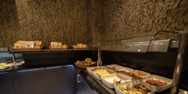 Moderní 4* hotel v centru španělské Sevilly se snídaní a bazénem