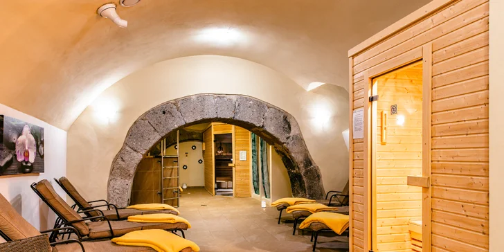 Královský pobyt na zámku s prohlídkou: jedinečný wellness, polopenze a 2 noblesní restaurace s luxusním barem